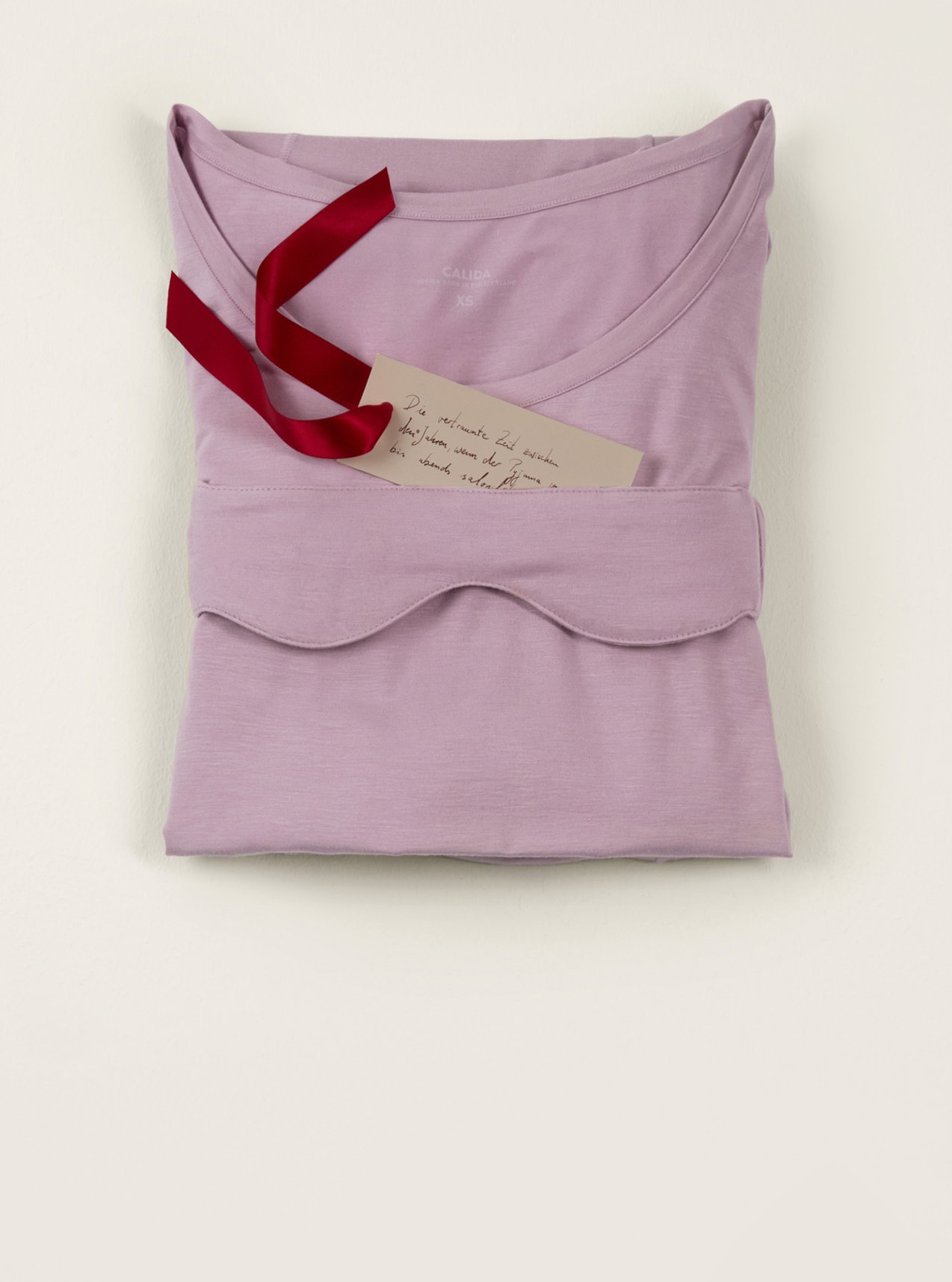 Nightgown in pink lovingly arranged in a gift set with sleep mask.