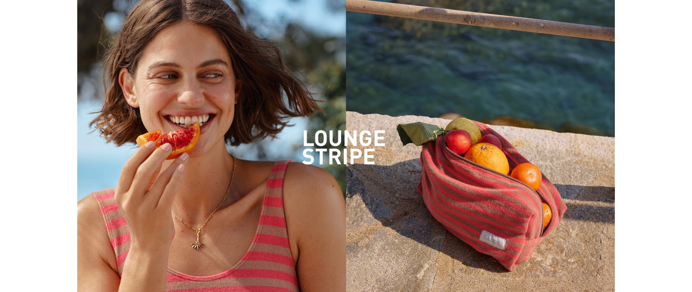 La dame porte un bustier de la série LOUNGE STRIPE, qui évoque des moments d’été détendus dans des rayures classiques. Une trousse de toilette assortie au même motif rayé complète l’ensemble.