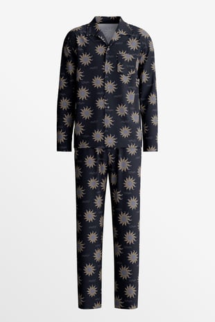 Pyjama pour hommes avec boutons ÉDITION 85 en bleu saphir avec soleil.