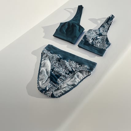 Die Damen Unterwäsche Lieblingsserie Elastic in vielfältigen Farben und Mustern.