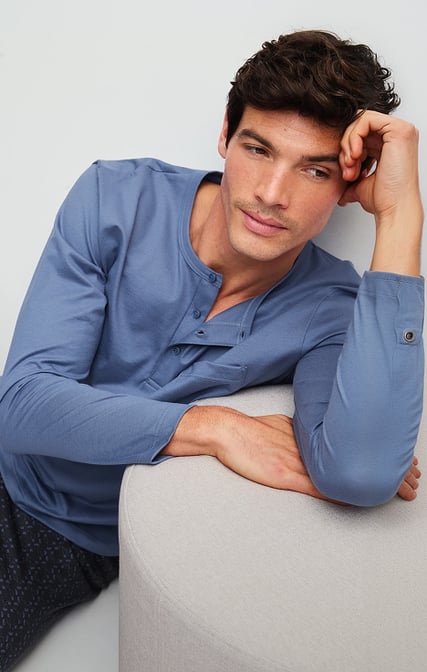 The model is wearing a long pyjama from the Relax Imprint 1 collection in blue.