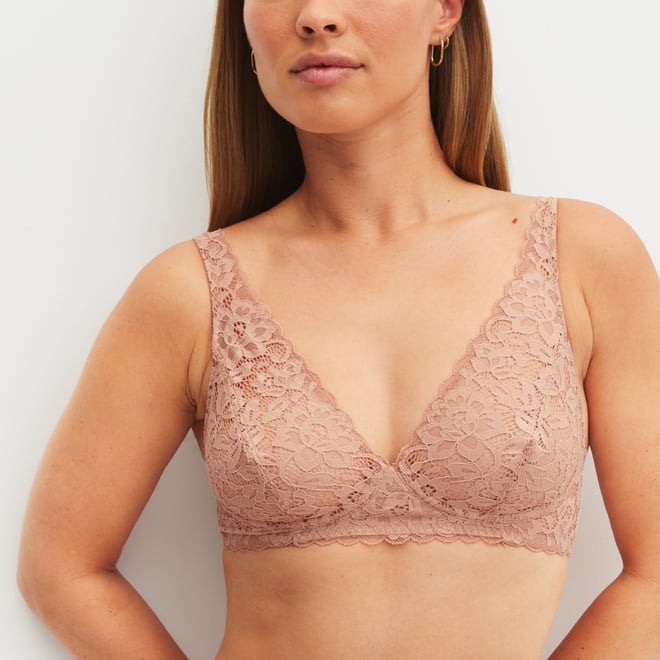The model is wearing a wire-free lace bra from the Natural Comfort Lace range in the color rose.