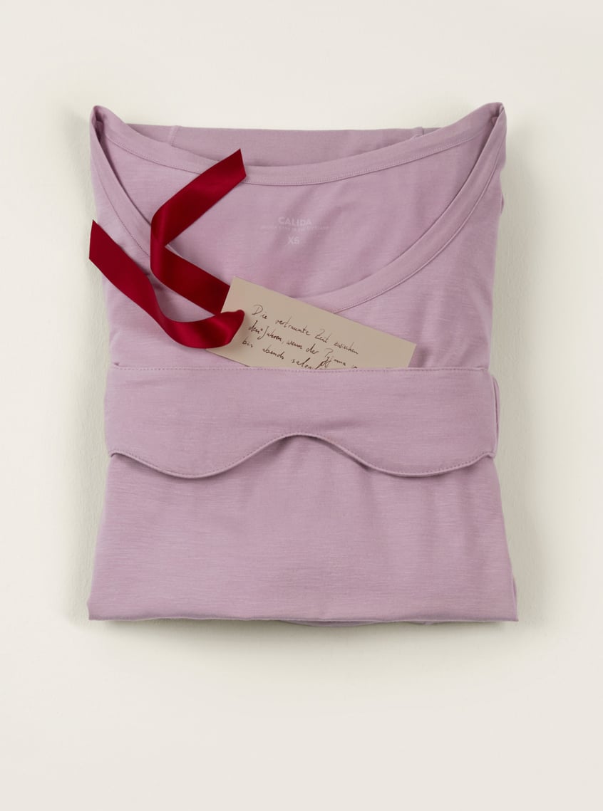 Nightgown in pink lovingly arranged in a gift set with sleep mask.