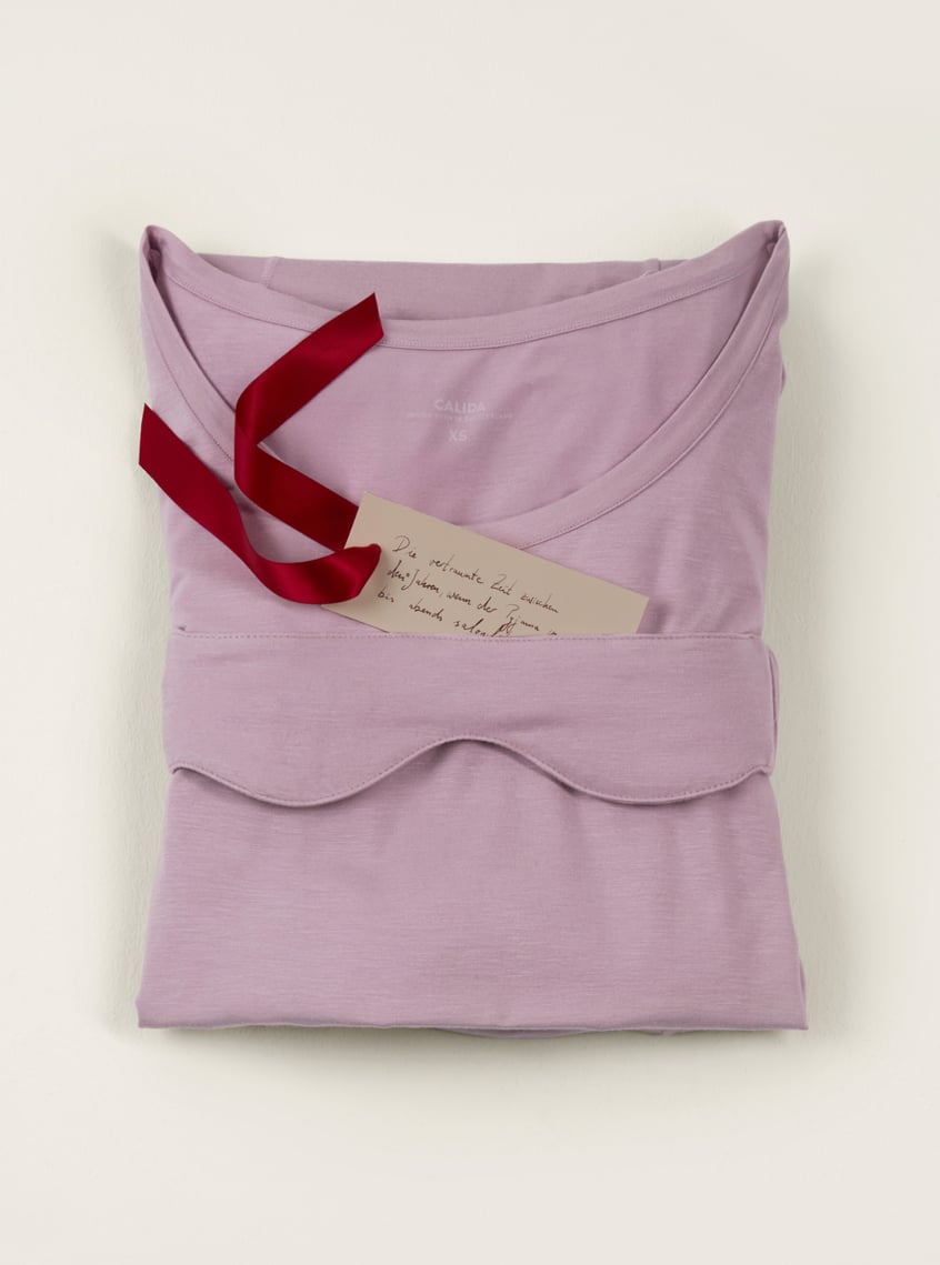 Nightgown in pink lovingly arranged in a gift set with sleep mask.