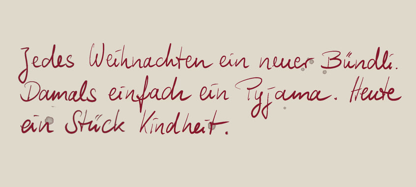 Zitat: Jedes Weihanchten ein neuer Bündli. Damals einfach ein Pyjama, heute ein Stück Kindheit.