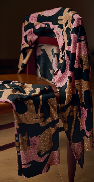 Picture puzzle mix and match pajamas with cat print.