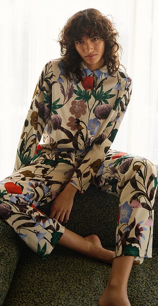 The lady from the Favourites Layering series is wearing a shirt paired with a matching 7/8 pant.
