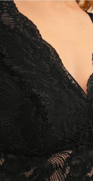 The picture shows some delicate lace and embroidery from the Elegant Dreams range in black.
