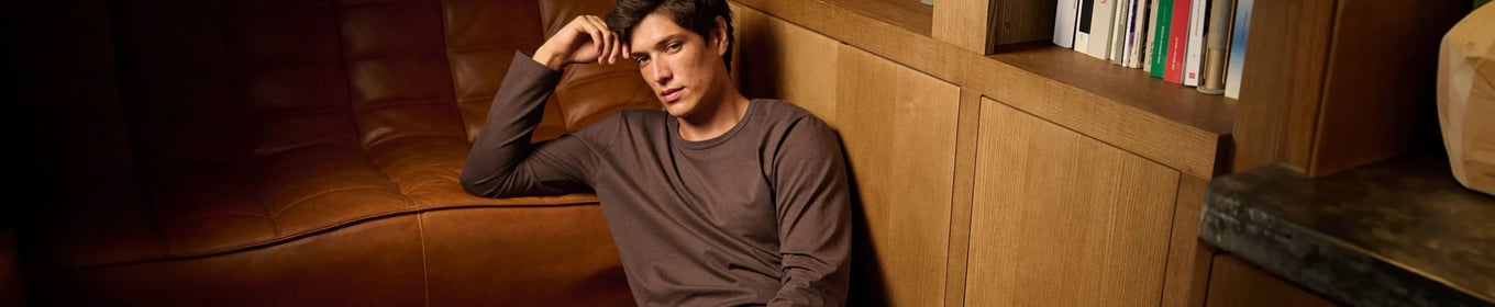 A woman and a man are wearing the new loungewear from the HW26 collection.