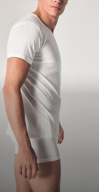 A crew-neck T-shirt from the Pure & Style series is shown. The shirt impresses with its quick-dry effect.