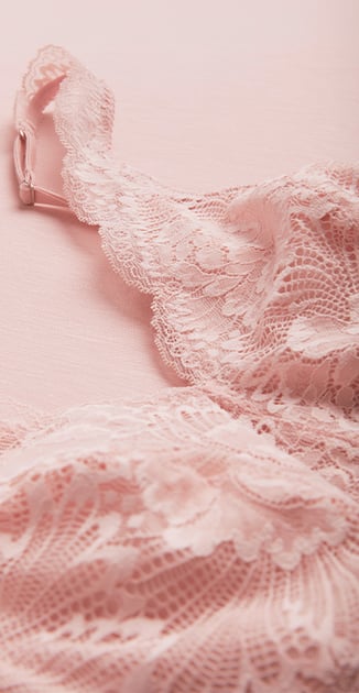 Zu ist die wunderschöne Spitze aus der Serie Elgant Dreams in der Farbe Rose.