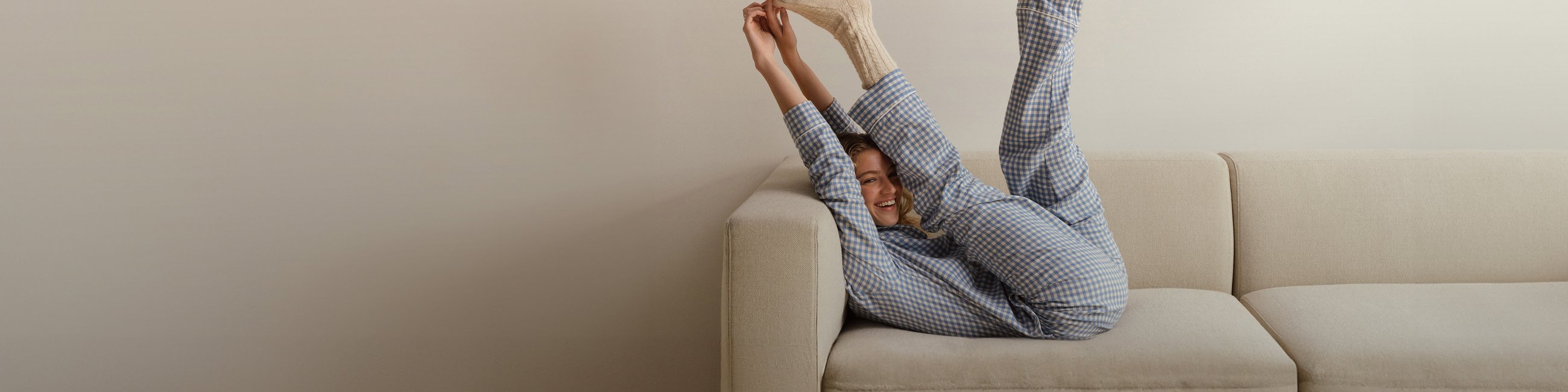 The lady is wearing pyjamas from the Flanell Dreams series.