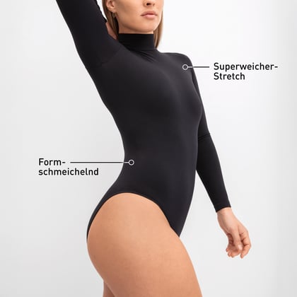 Ein Model trägt den Langarm Body aus der Seamless Shape Kollektion