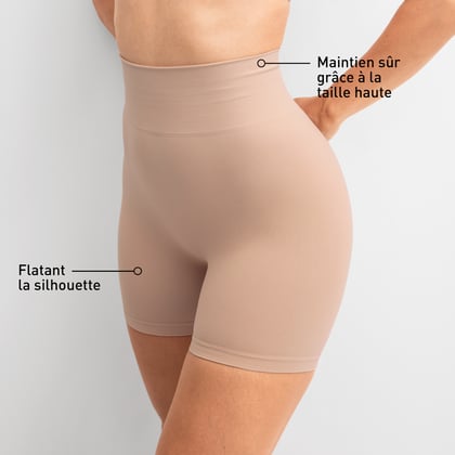 Un mannequin porte le short cycliste de la collection Seamless Shape