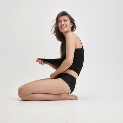 Model is wearing a black set of underwear from the series natural comfort.