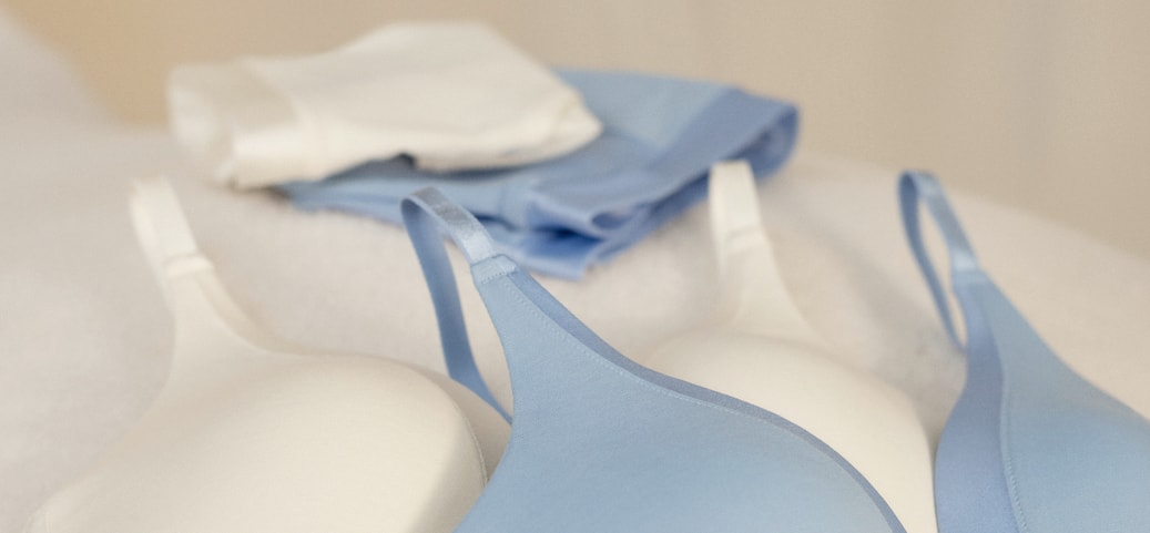 White and light blue CALIDA CATE T-shirt bra