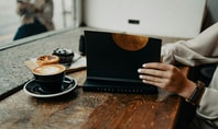 Digital detox in a café - a person with a book and coffee, without digital distractions.