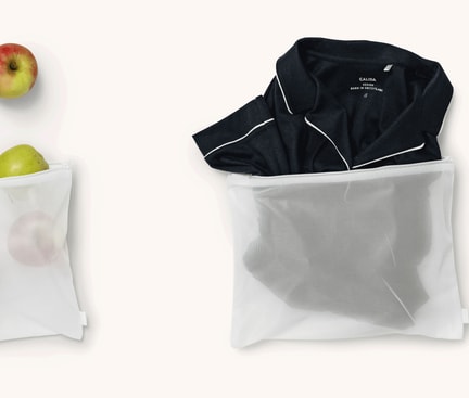 Packaging made from 100% recycled PET – reusable as a laundry bag, tech pouch, or snack bag. Shown with clothing, fruit, and cosmetics as examples.