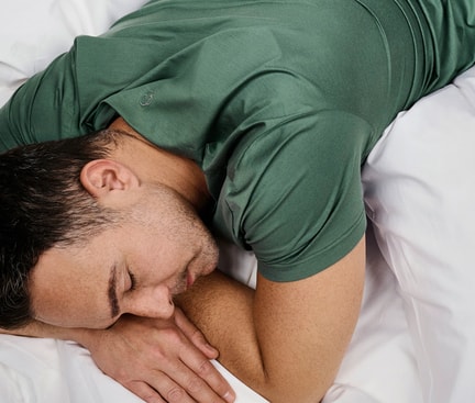 Man sleeping in green CALIDA Deepsleepwear Cooling shirt