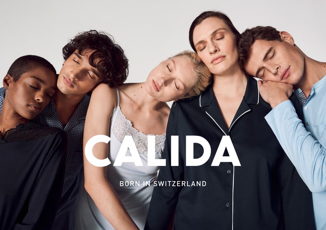 5 people lying on each other's shoulders. They all have their eyes closed and are wearing CALIDA nightwear.